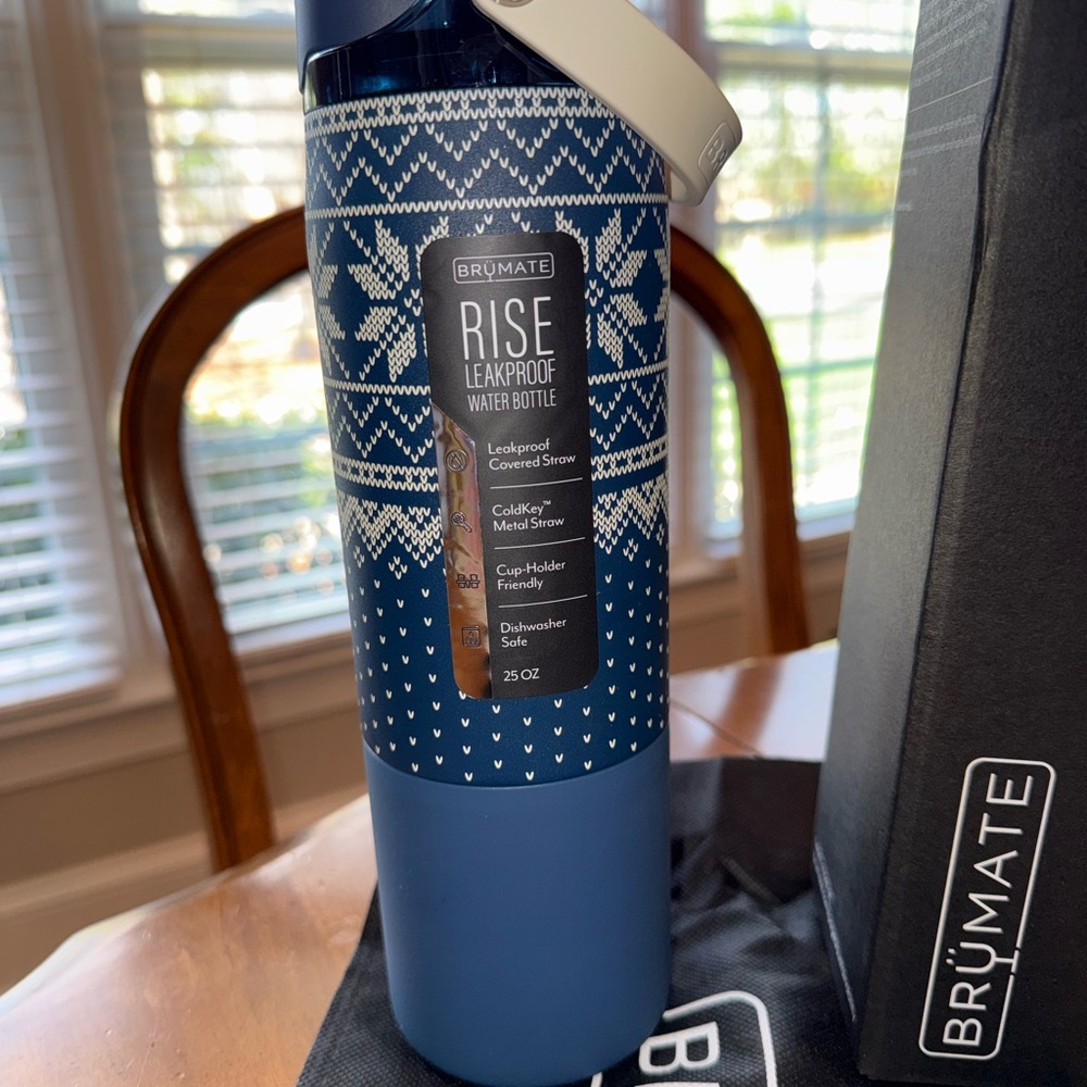 Rise Leakproof BruMate Water Bottle - Alpine Knit-Limited Edition